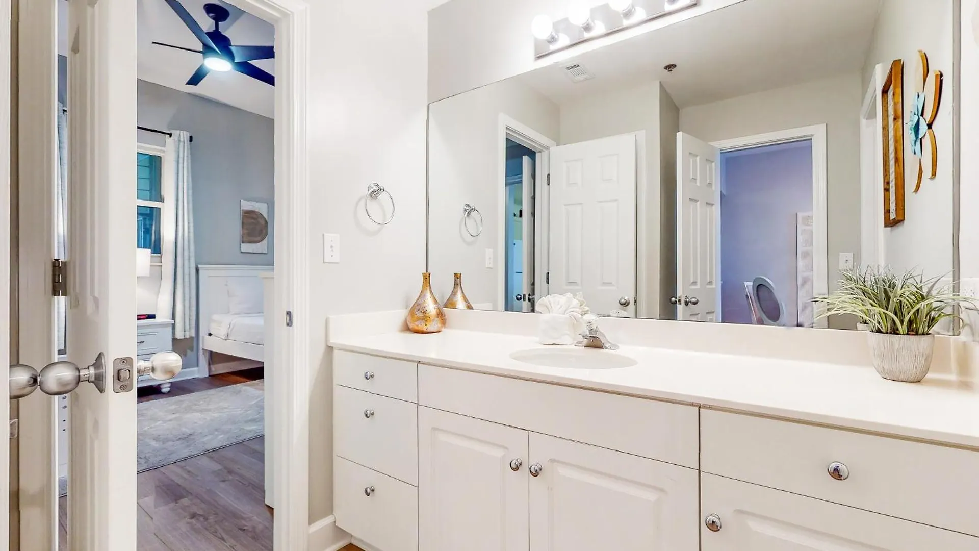 Leeward Key Apartment