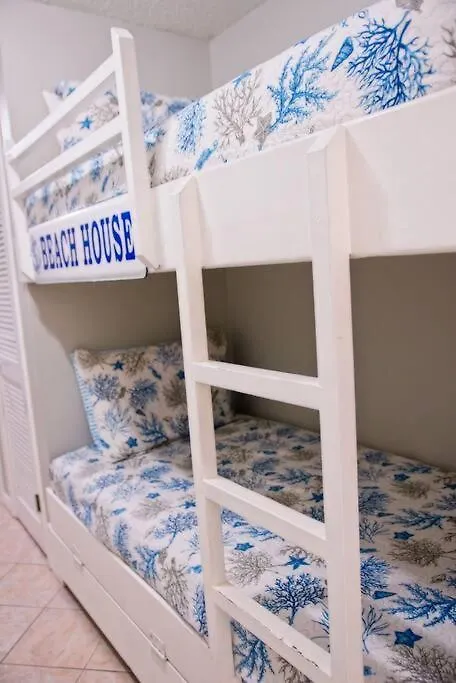 Private With Seasonal Chair Service And Heated Pool Apartment *