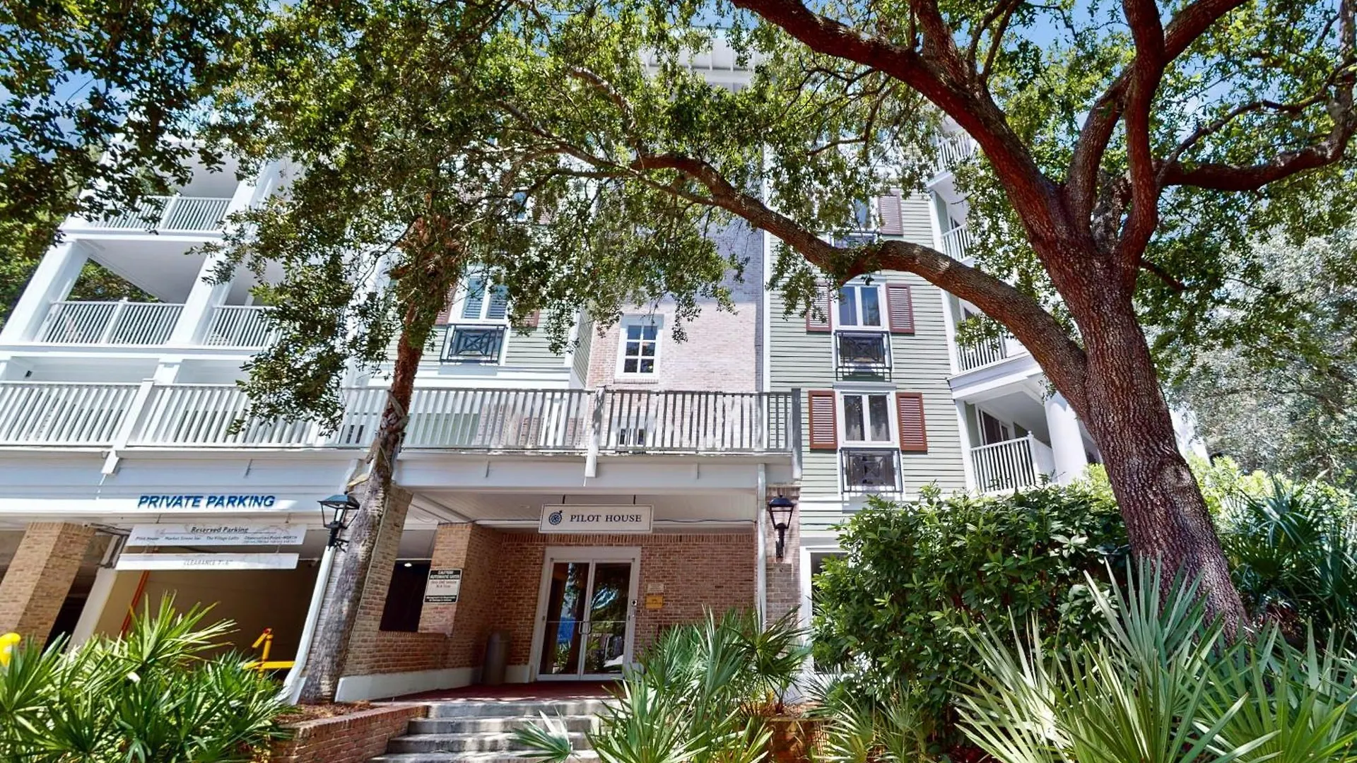 Baytowne Wharf - Pilot House #408 Destin