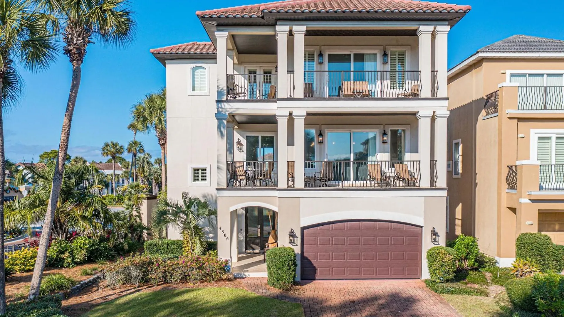 Lavish Escape 4806