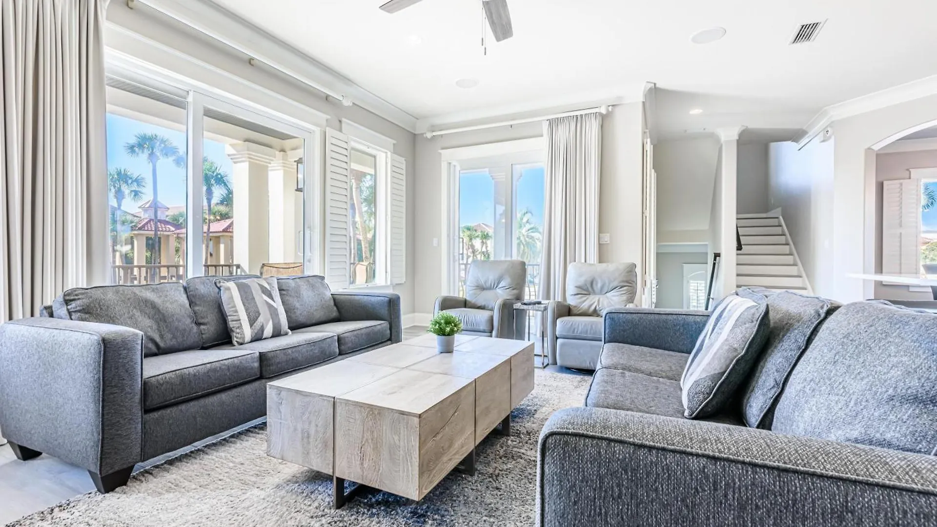 Lavish Escape 4806