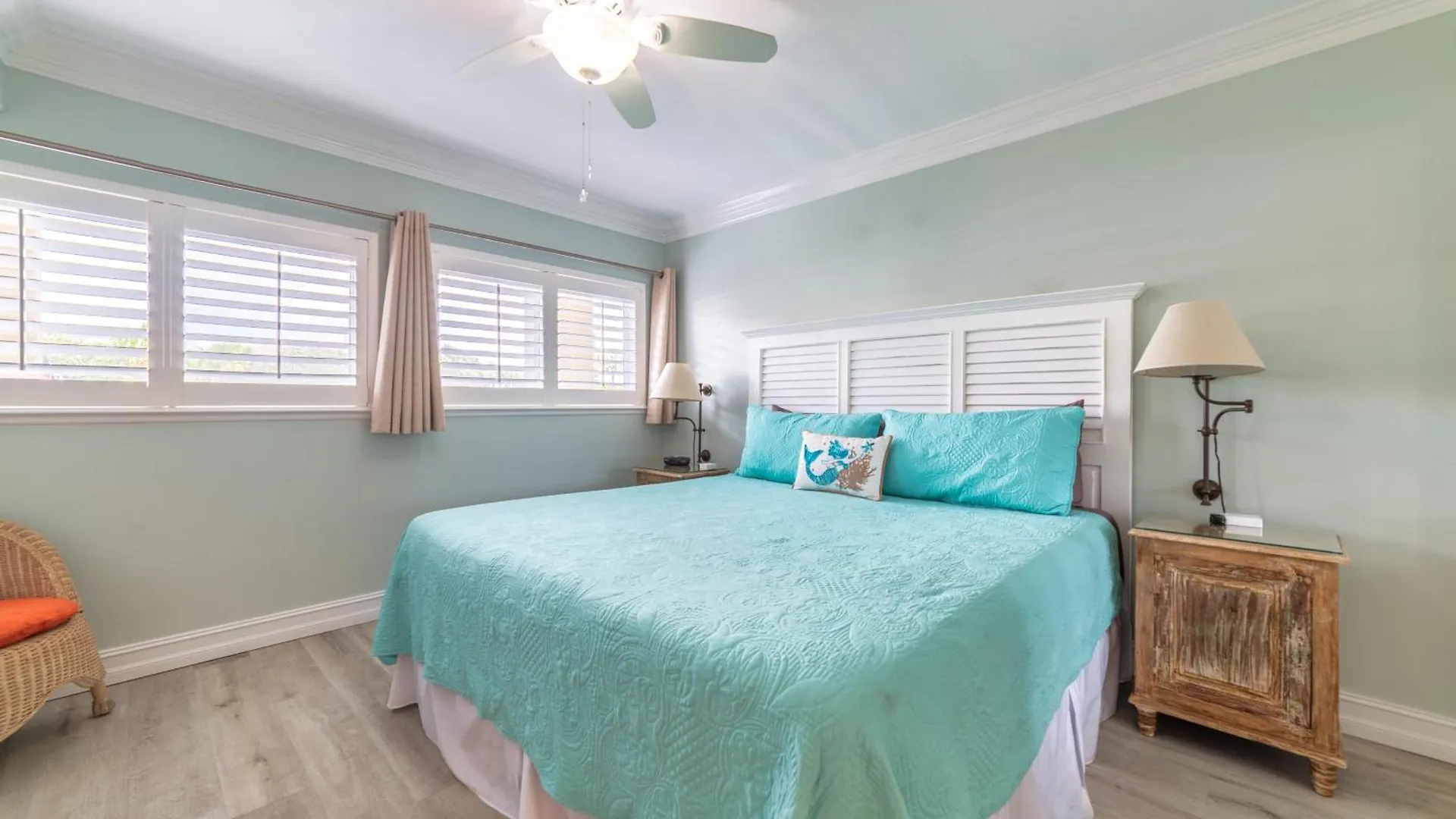 House D102 - Beachfront With Pool, Wifi, & Service *