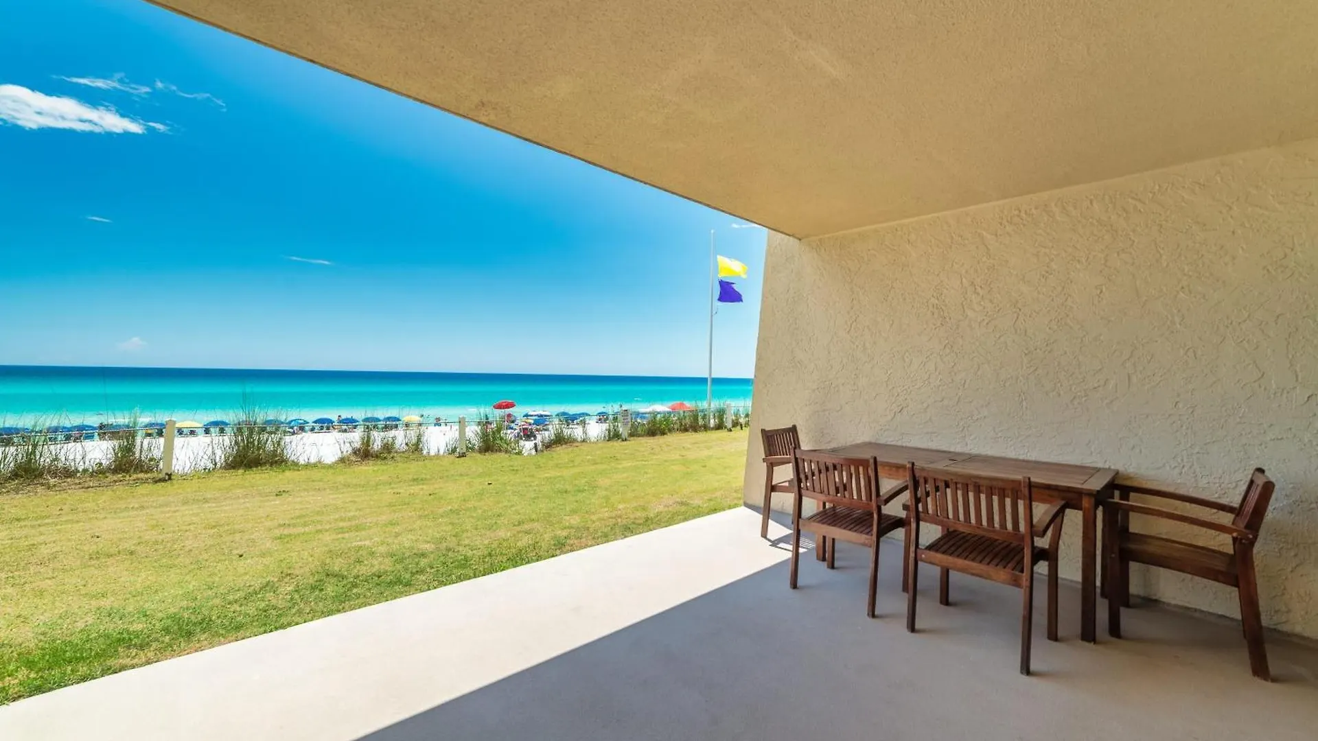 House D102 - Beachfront With Pool, Wifi, & Service Apartmán *