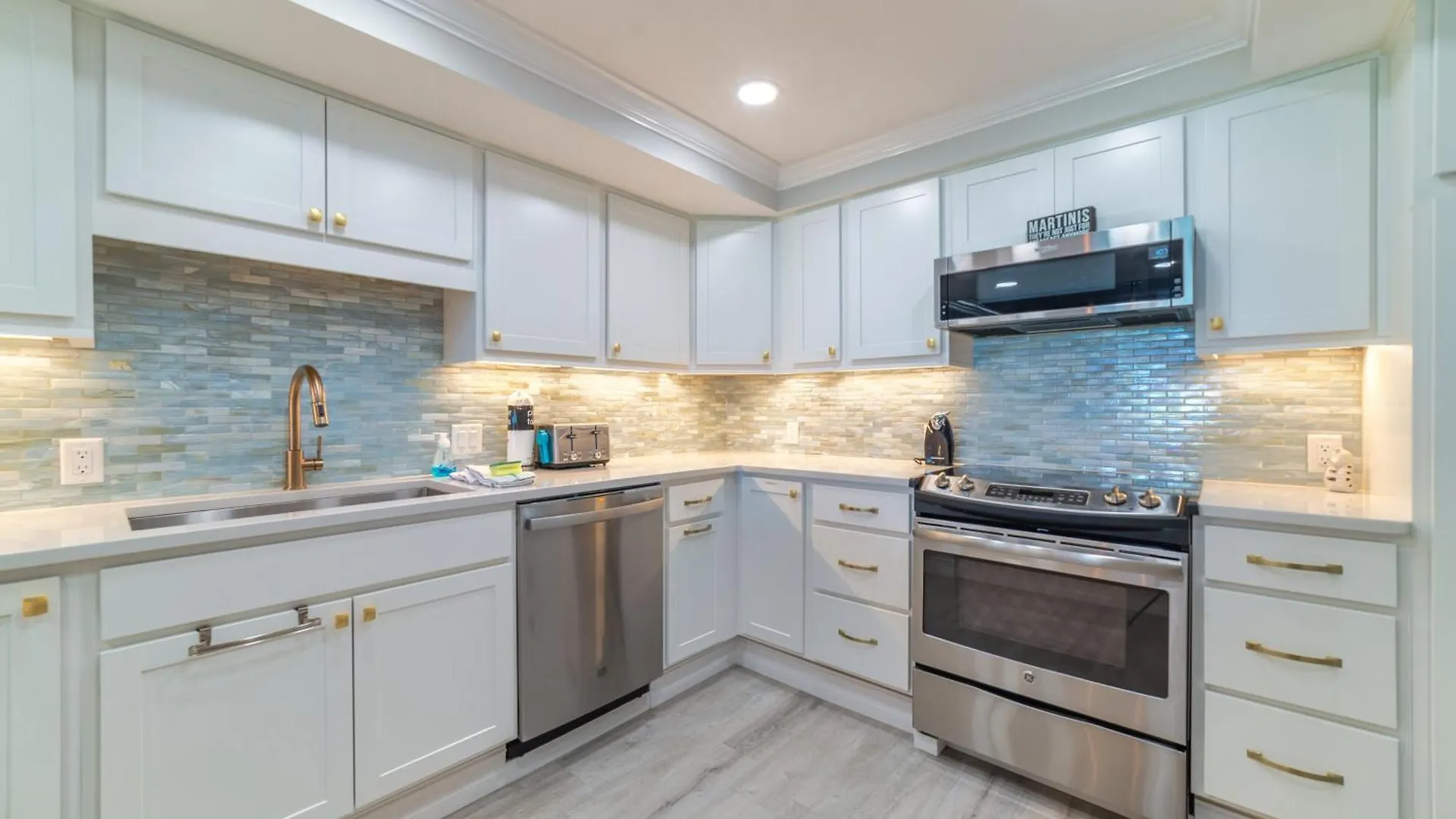 House D102 - Beachfront With Pool, Wifi, & Service Destin
