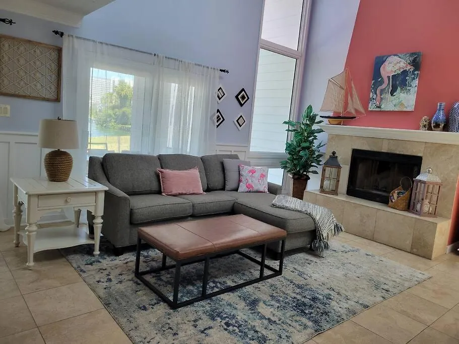 Charming Townhome Shoreline Towers Short Walk To The And Pool Semesterbostad