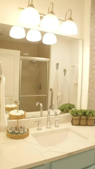 Semesterbostad Charming Townhome Shoreline Towers Short Walk To The And Pool