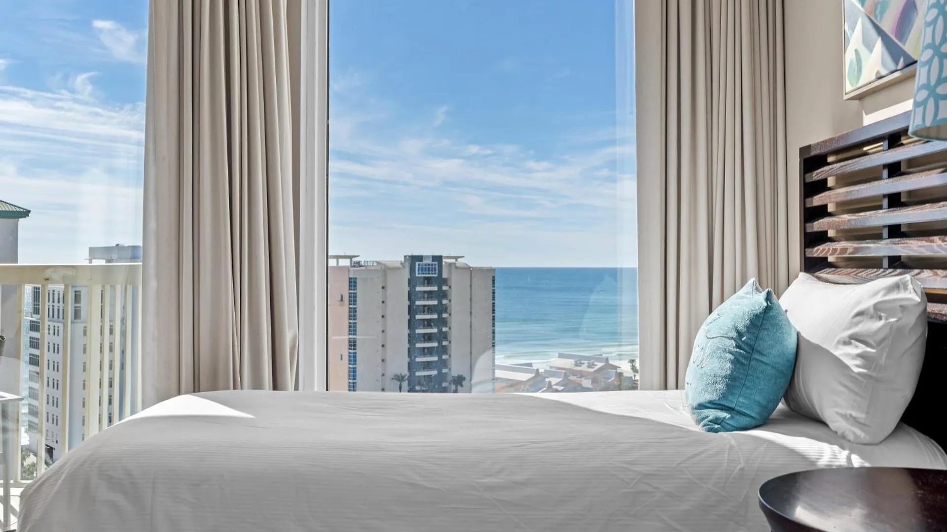St Lucia Penthouse 2 Sleeps 12 View *