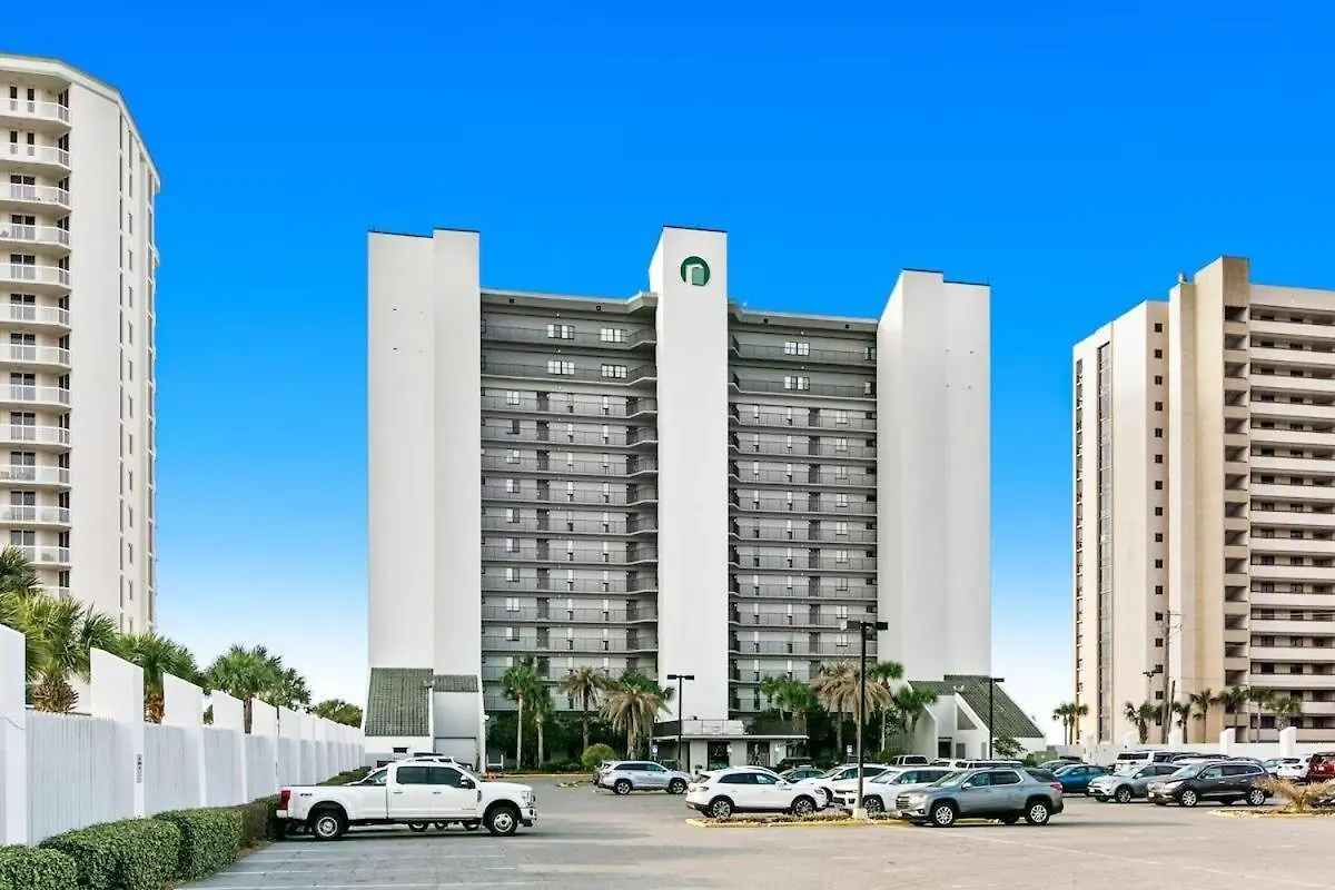 Emerald Towers 305