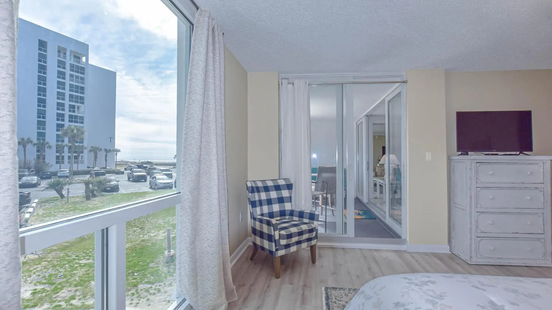 Shoreline Towers #3022 Apartment