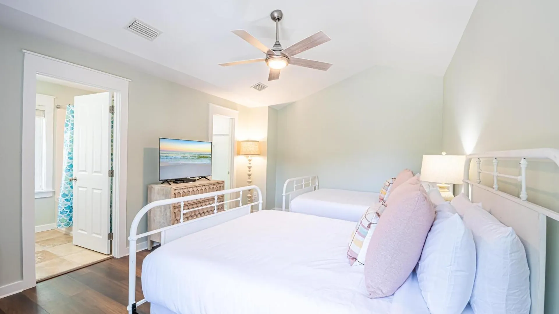 1329 Laurel Grove 