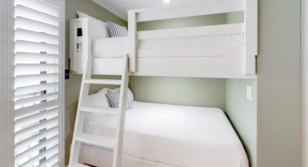 Apartment Available For Season! Emerald Heaven In *