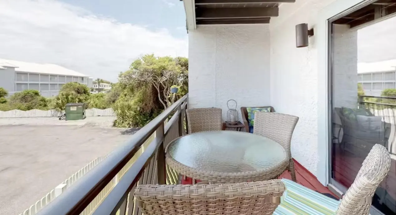 Available For Season! Emerald Heaven In Apartment *