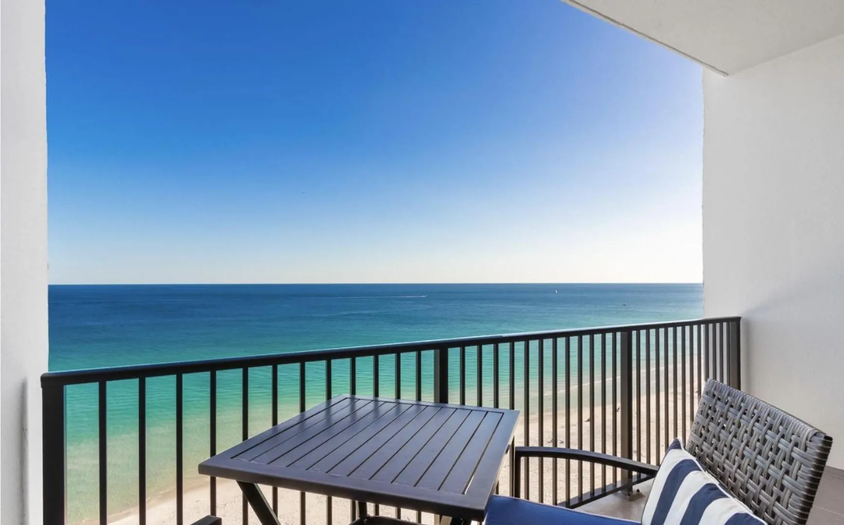 Available For Season! Amazing Gulf-front At Emerald Towers Holiday home