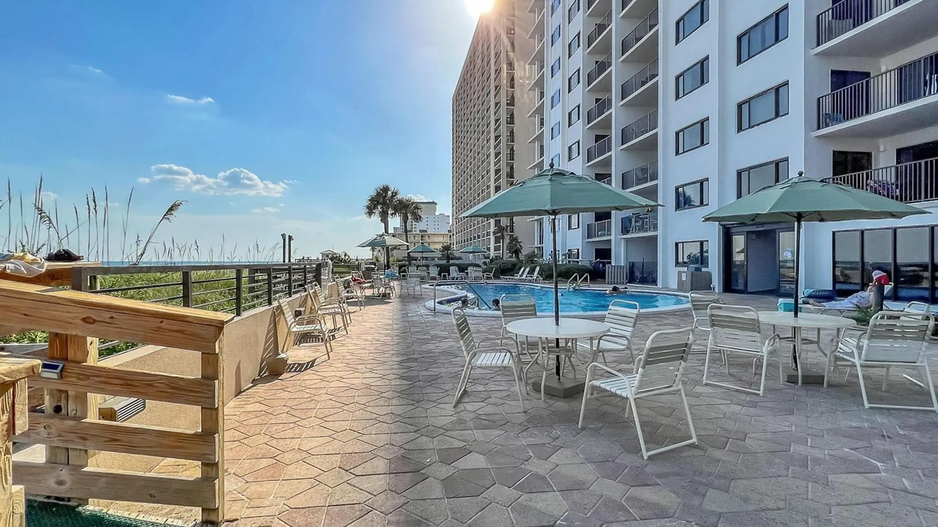 Available For Season! Amazing Gulf-front At Emerald Towers Holiday home Destin