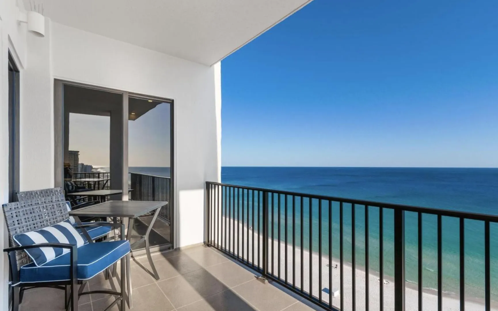 Available For Season! Amazing Gulf-front At Emerald Towers Holiday home *