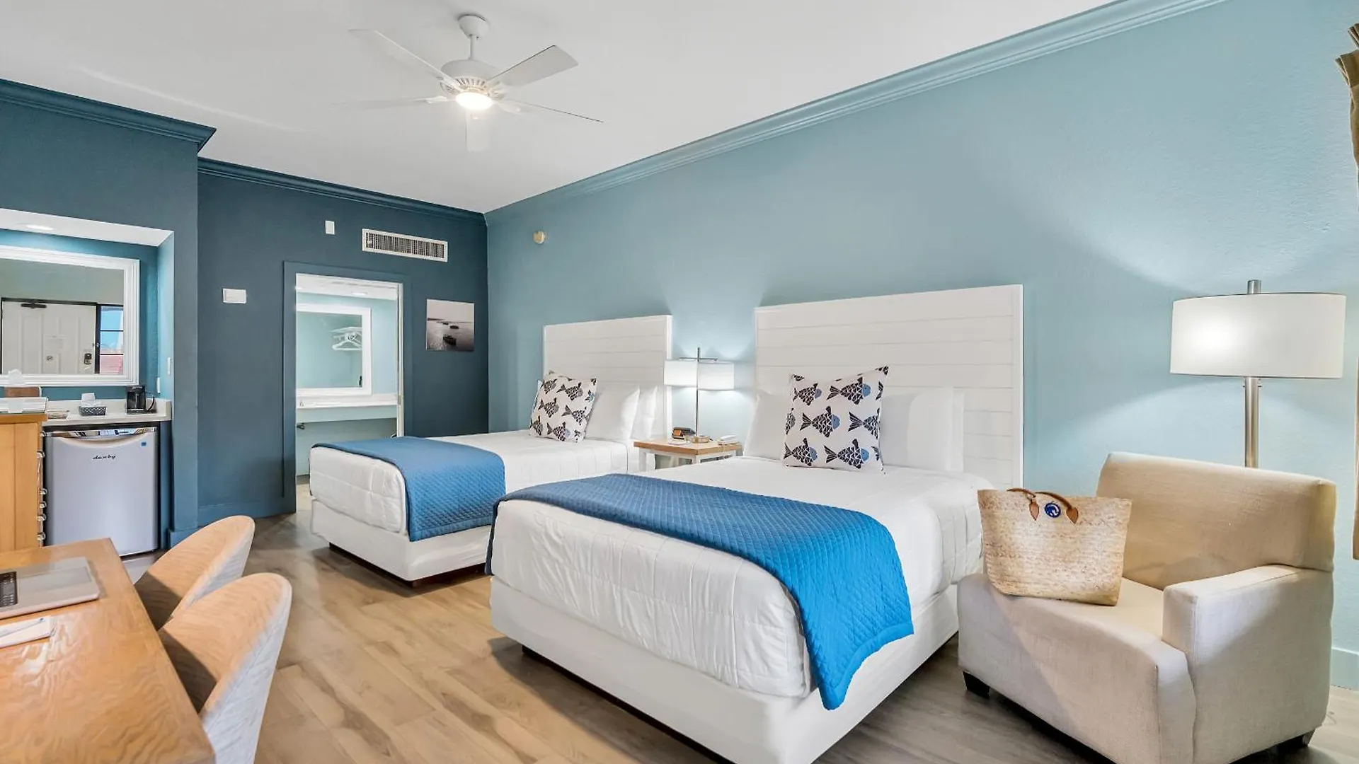 Beachside Hotel 3*