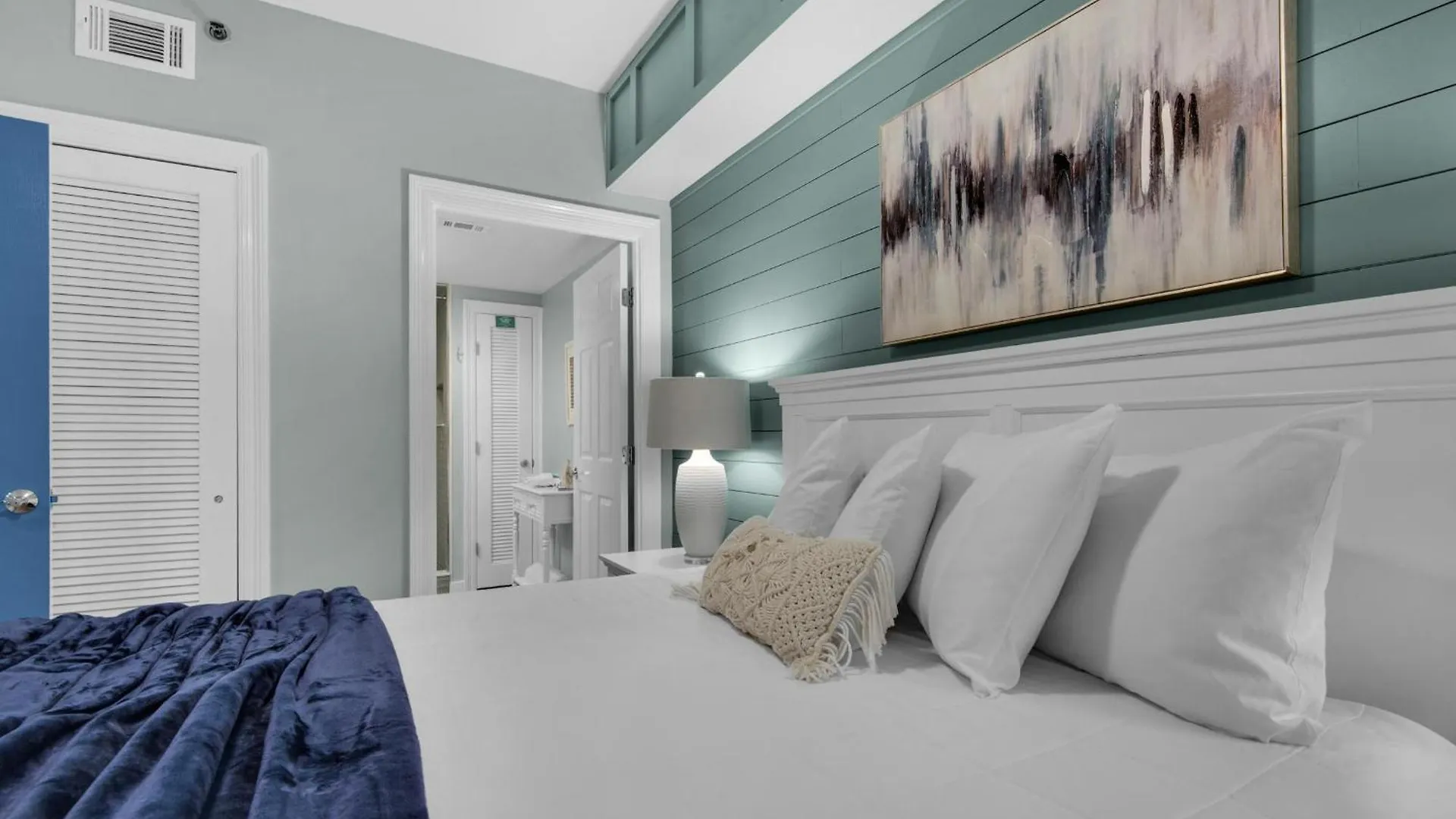 Aparthotel Sterling Shores 215