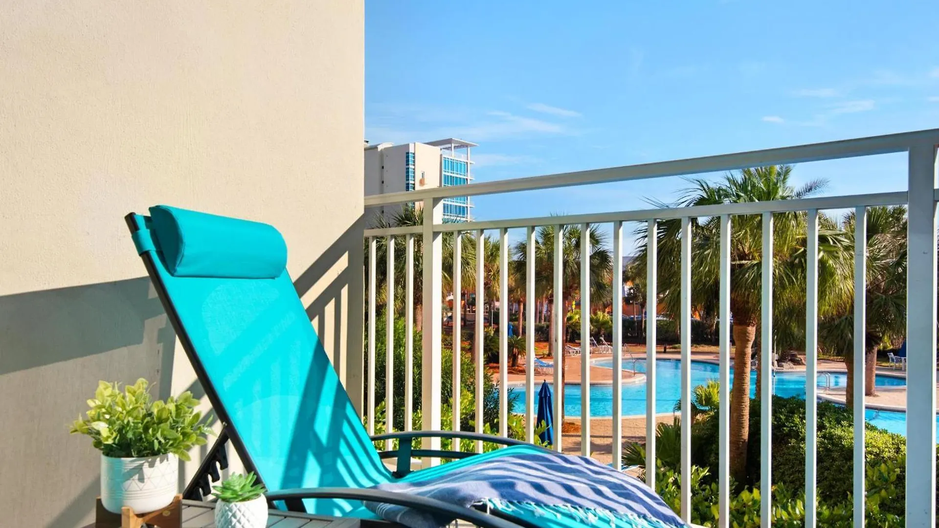 Sterling Shores 215 Aparthotel