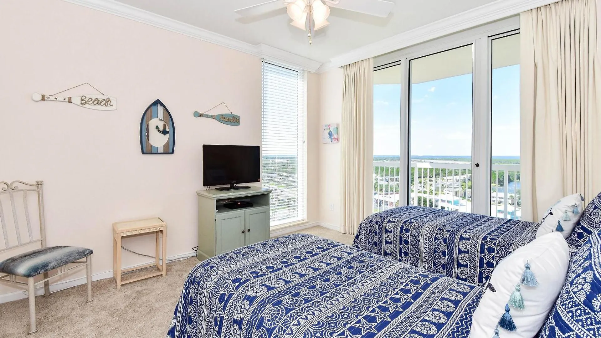 Silver Towers E1606 *
