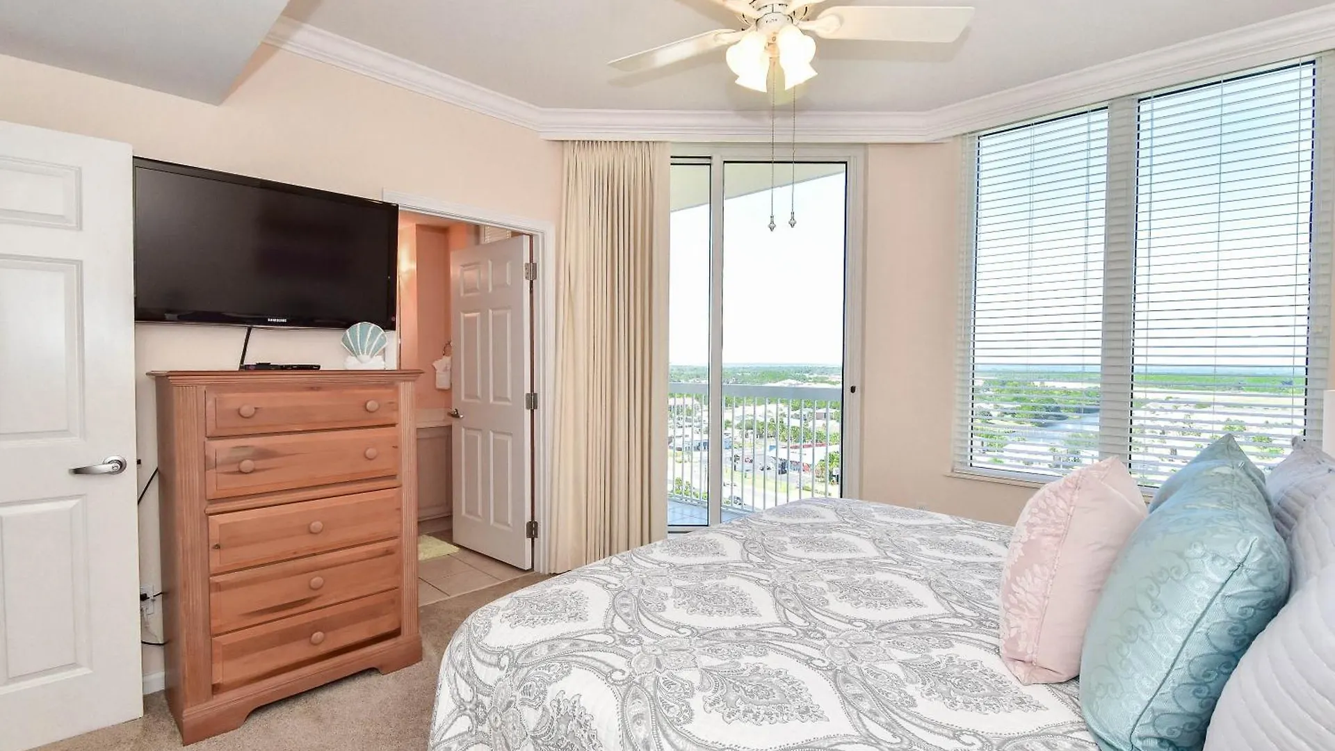 Silver Towers E1606 *