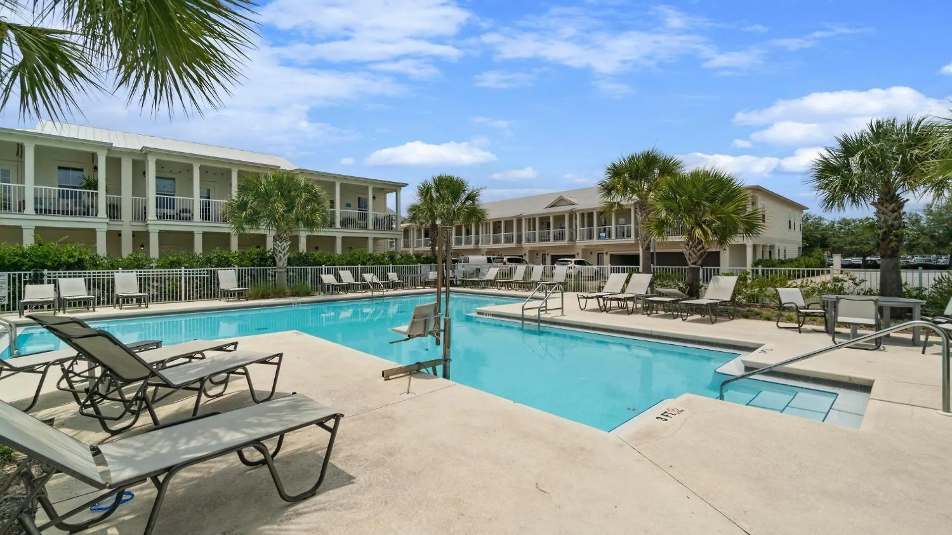 Crystal Dream With Pool And Dog Park Daire