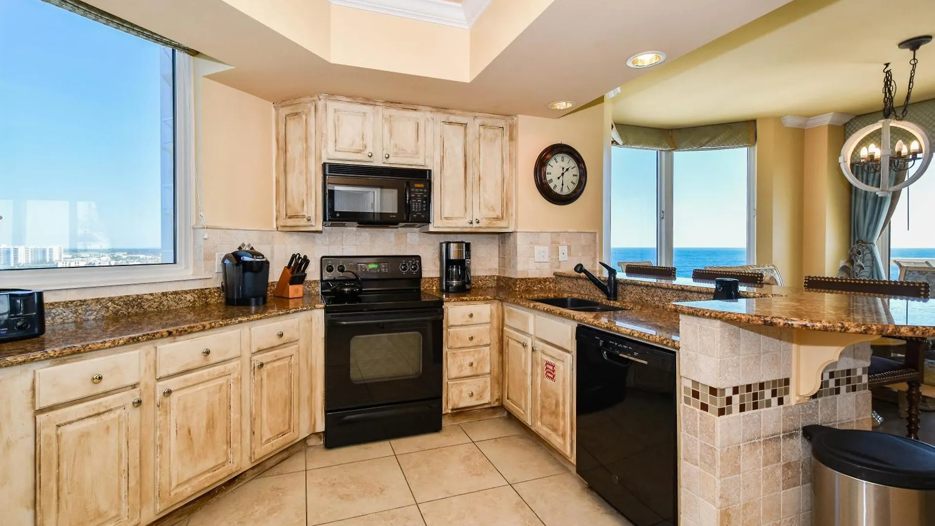 Silver Towers W1501 Apartment