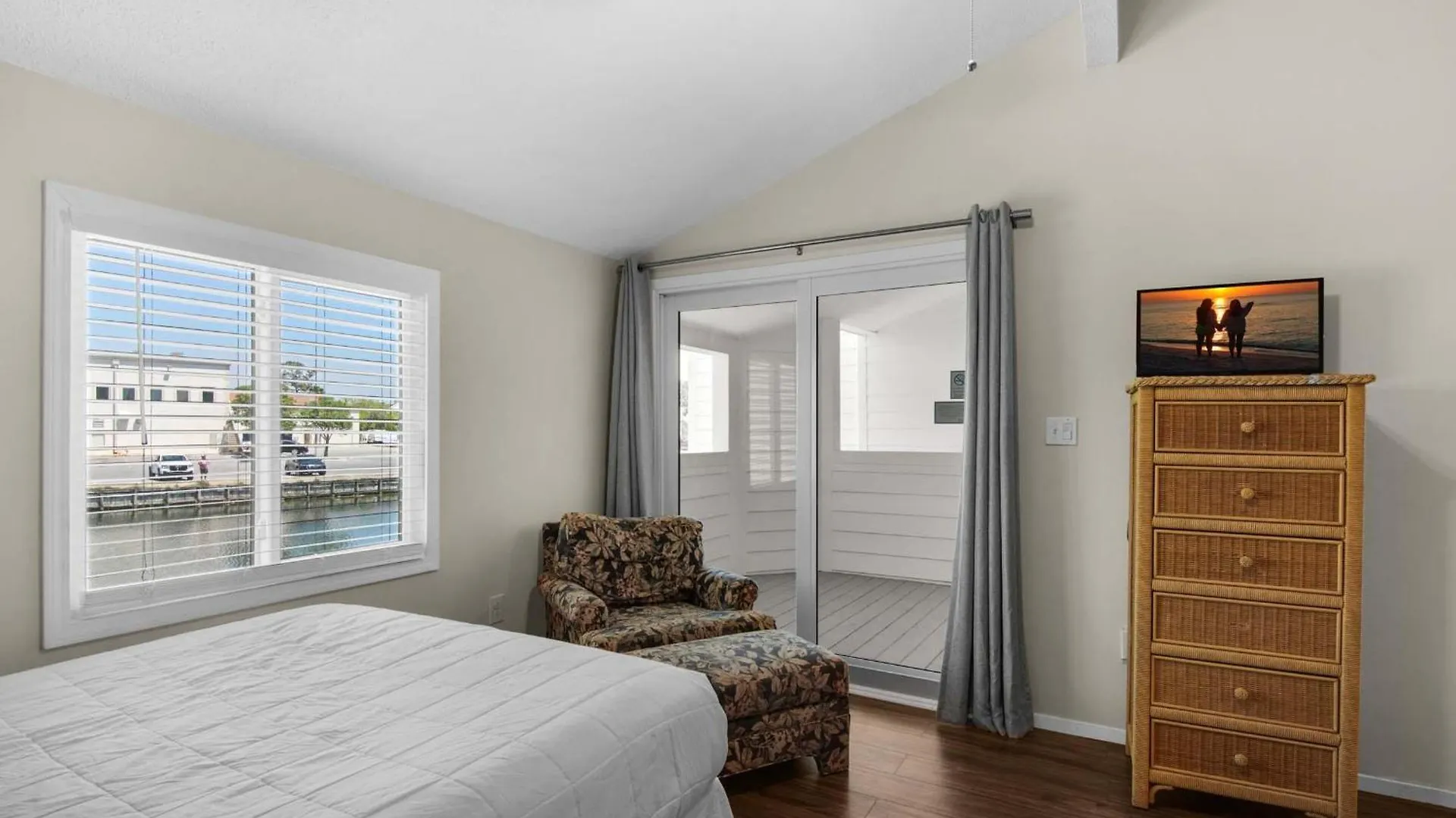Shoreline Towers Townhouse 4-4 Destin