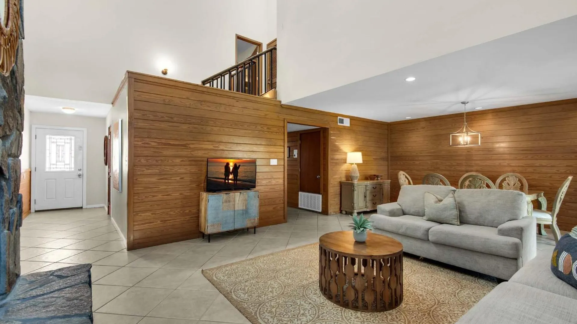 Shoreline Towers Townhouse 4-4 *