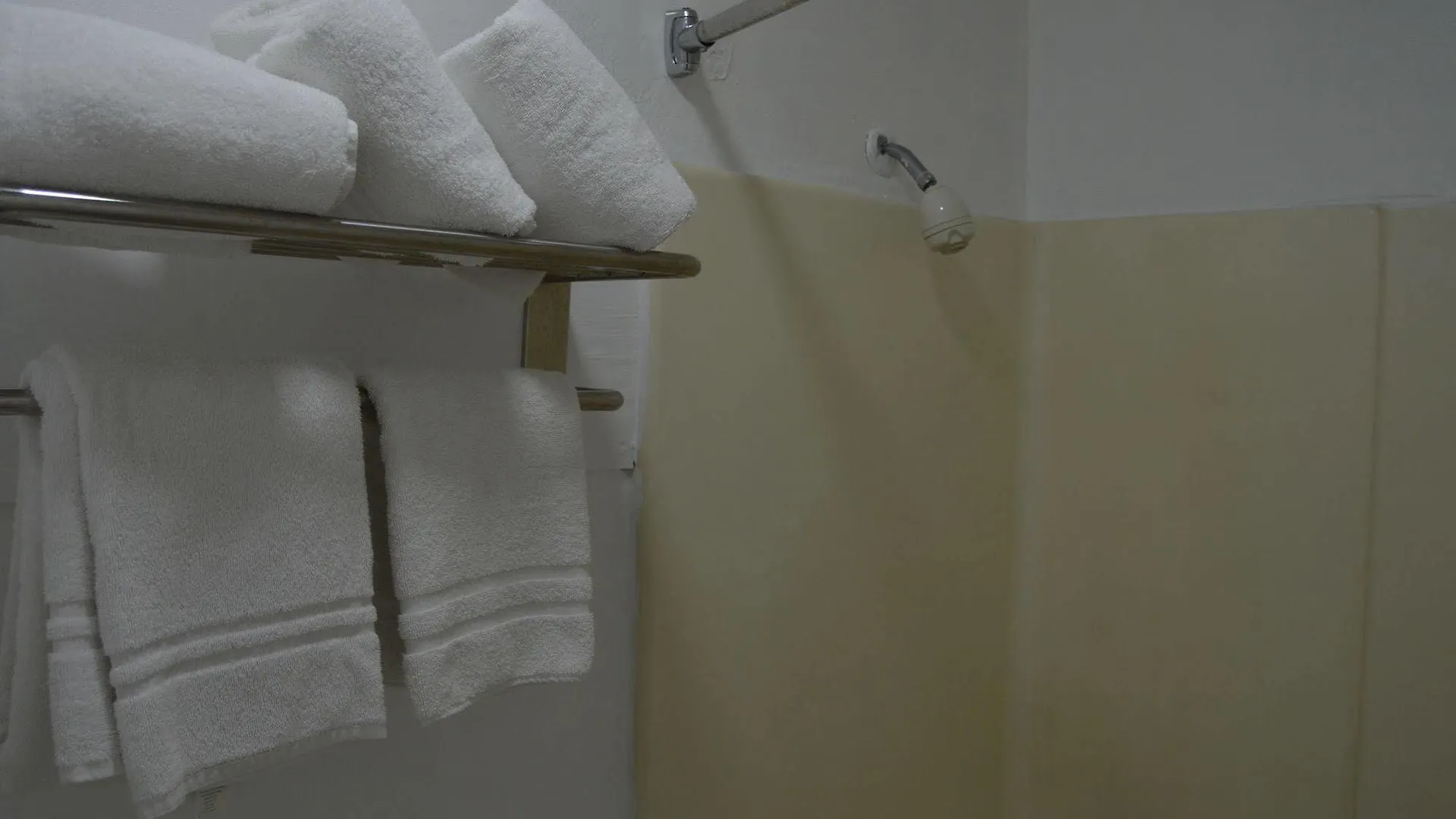Hotel &