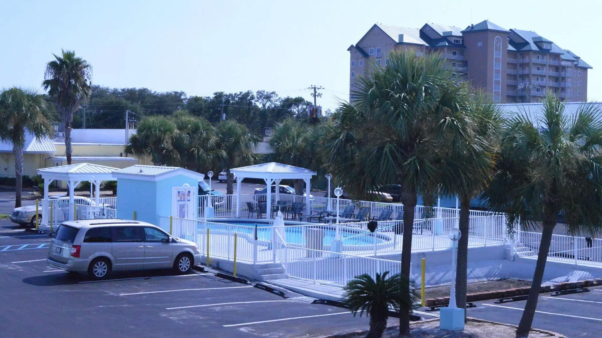 Hotel &