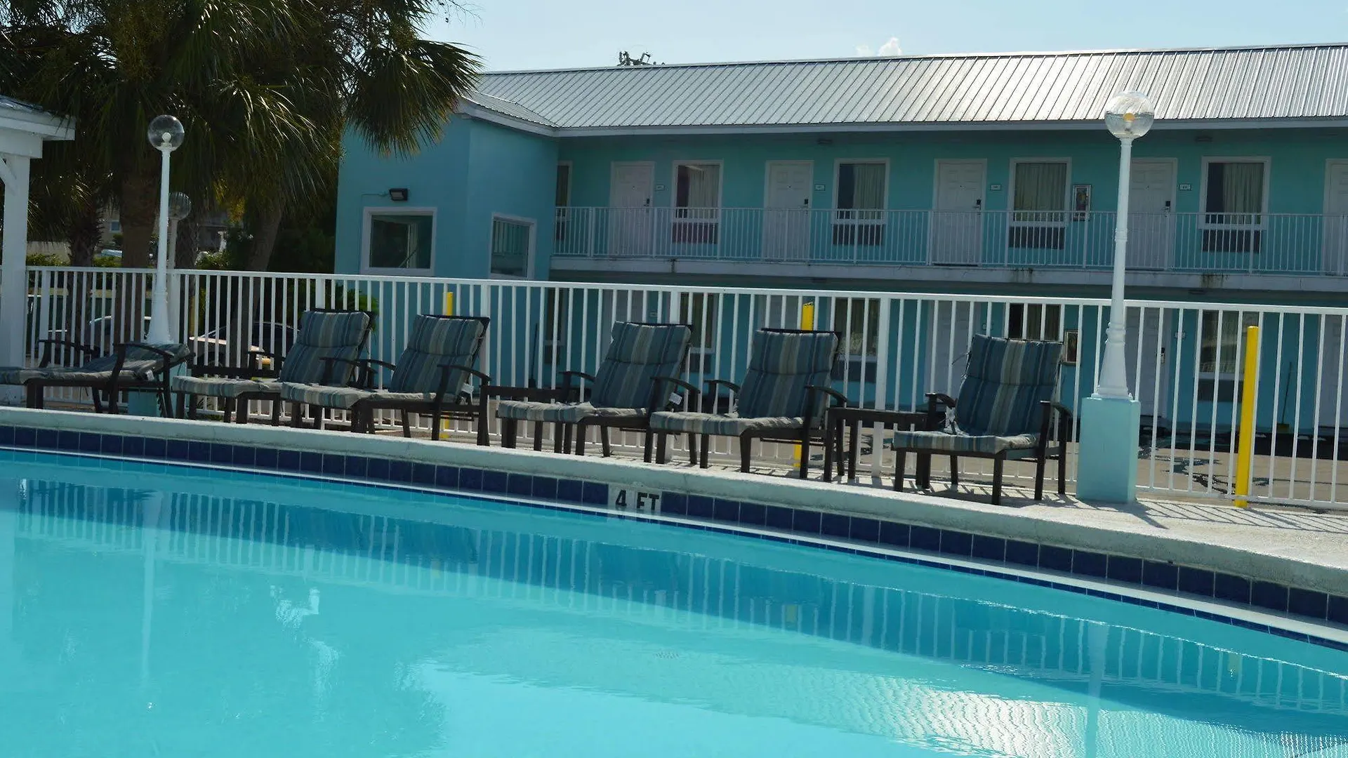 Hotel &