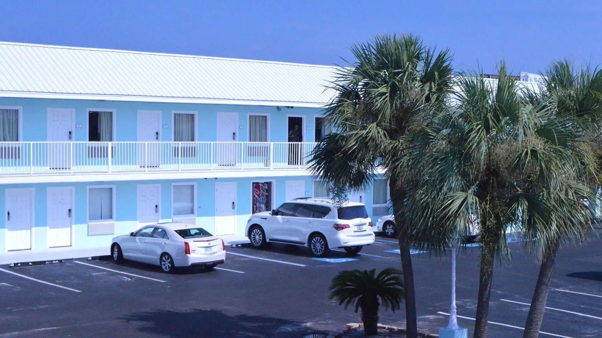 & Hotel 2*