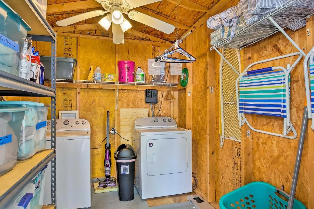 Walk To Miramar Tropical With Deck! Holiday home Destin